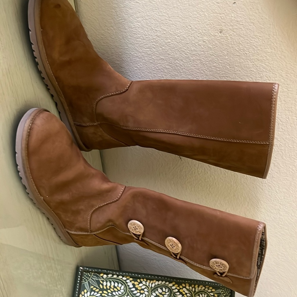 Ugg boots size 8.  Used only a couple of times